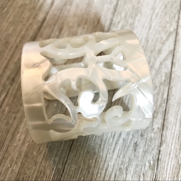 Faux pearl cuff bracelet - small ☀️ boho chic! - Picture 2 of 3